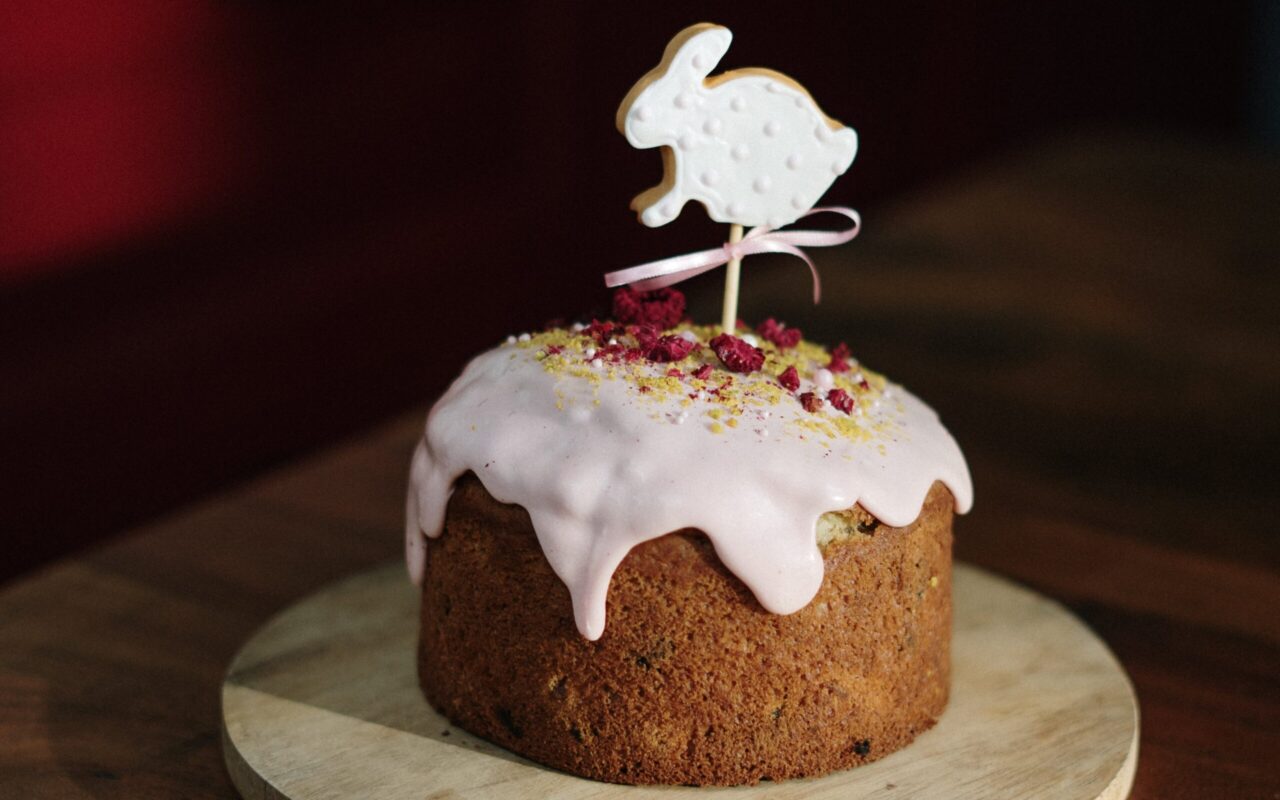 Pasqua nel Mondo: un viaggio tra i Dolci Pasquali Tradizionali